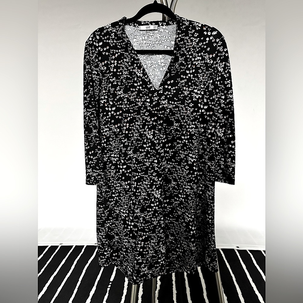 Mango brand day dress. US Size 6. Barely used and in very good condition.